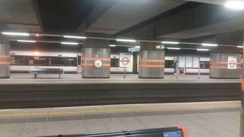 Dalston Junction Station (Stop H) photo